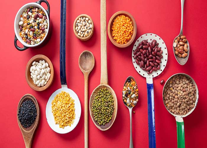 حبوبات برای زنان شاغل انواع حبوبات در قاشق های مختلف